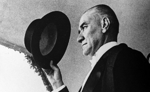 Menderes'te Atatürk resim ve şiirde yaşatılacak