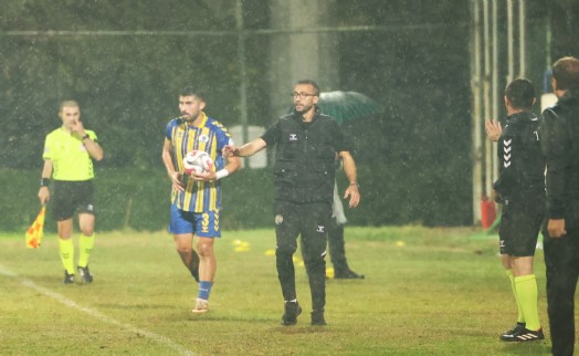 Menemen FK fırsat tepti