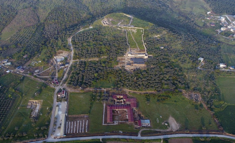Metropolis şaşırtmaya devam ediyor: 1800 yıllık agora ortaya çıktı