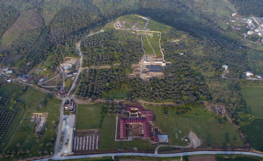 Metropolis şaşırtmaya devam ediyor: 1800 yıllık agora ortaya çıktı