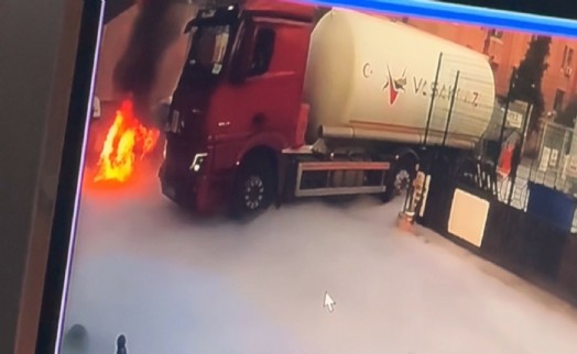 Otomobili alev alan sürücü: Yangın, tıbbi oksijen dolum yapıldığı anda çevreye yayılan gaz nedeniyle çıktı