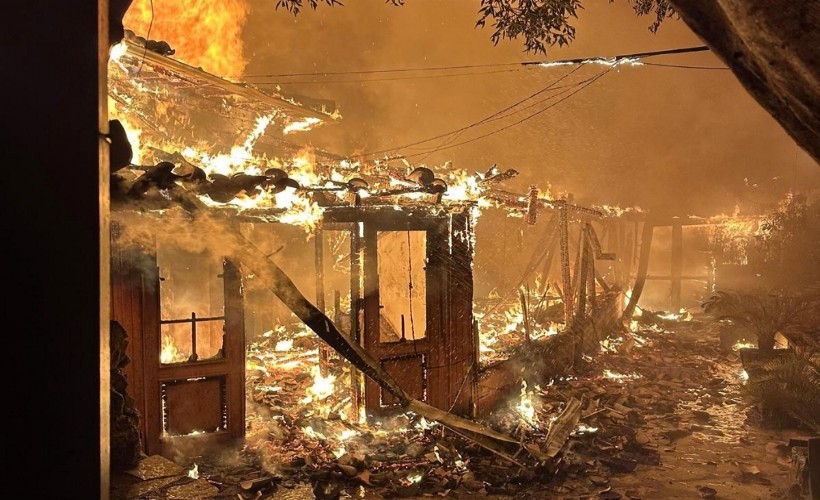 Restoran, gece yarısı alevlere teslim oldu!