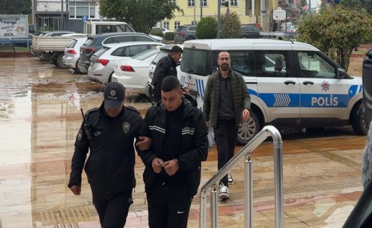 Silahlı kavgada olayla ilgisi bulunmayan 2 kişiyi vuran şüpheli tutuklandı