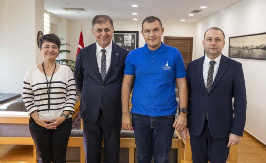 Tarihi başarılara imza atan Tuna, Başkan Tugay'la buluştu