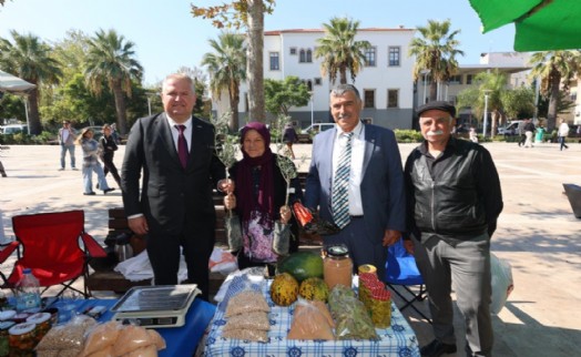 Tarımın görünmez kahramanları; çiftçi kadınların günü Urla'da kutlandı