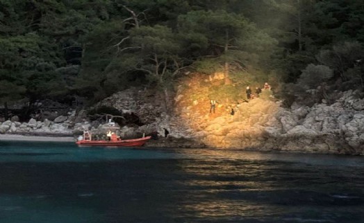 21 kaçak göçmen kayalıklarda mahsur kaldı!