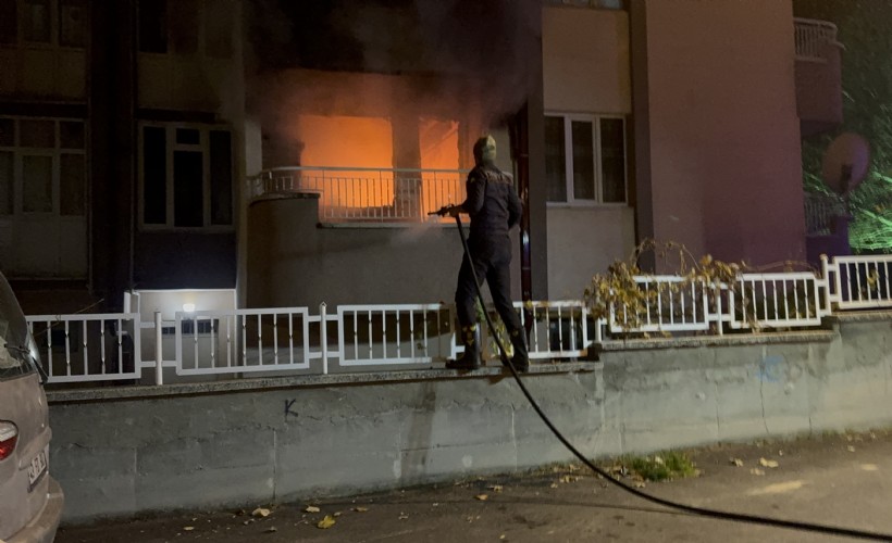 8 katlı apartmanı alevler sardı: 1 ölü, 1'i ağır 2 yaralı