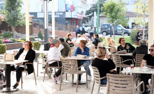 Aliağa'nın yeni sosyal buluşma noktası ALBEST Meydan Kafe'ye yoğun ilgi