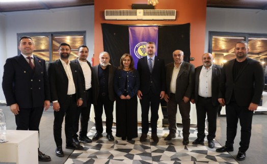 Buca Belediyespor Dayanışma Gecesi'nde Türk Futbolu'nun efsaneleri bir araya geldi