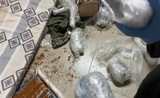 Buca'da depoya uyuşturucu baskını: 2 gözaltı