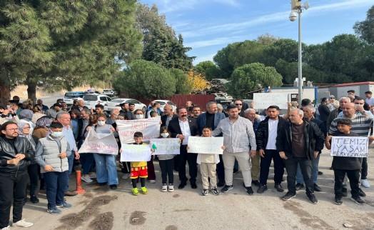 Buca'da mahalleliden 'çöp' eylemi