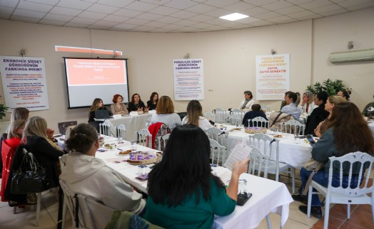 Buca'da Türk dizilerinde romantize edilen şiddet tartışıldı
