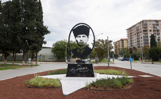 Buca'da az su isteyen bitkilerle yeşil alanlarda örnek dönüşüm