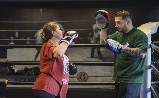 Bucalı kadınlar şiddete karşı kick boks öğreniyor