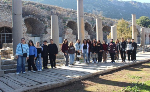 Büyükşehir'den öğrencilere tarih ve müzik molası