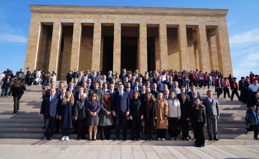 CHP İzmir Anıtkabir'de: Ebedi Başkomutanımız Atatürk'tür