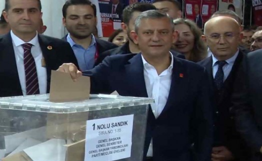 CHP kurmaylarını seçiyor: Özgür Özel oyunu kullandı