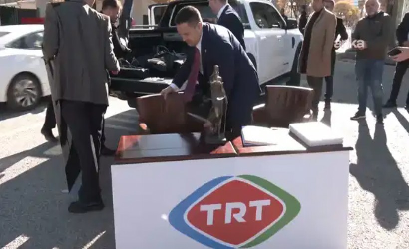 CHP'li Akdoğan 'TRT stüdyosu' kurdu; 'Özel ağzını açıp tek kelime etmemiş mi?'