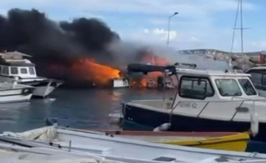 Çeşme'de 7 tekne yandı