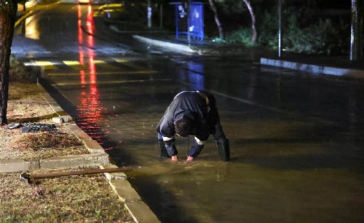 Çeşme'yi sağanak vurdu!