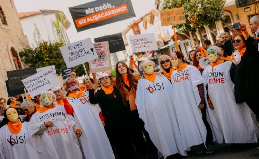 Çeşme'de 411 fidan, binlerce adım, tek bir söz: 'İstanbul Sözleşmesi yaşatır'