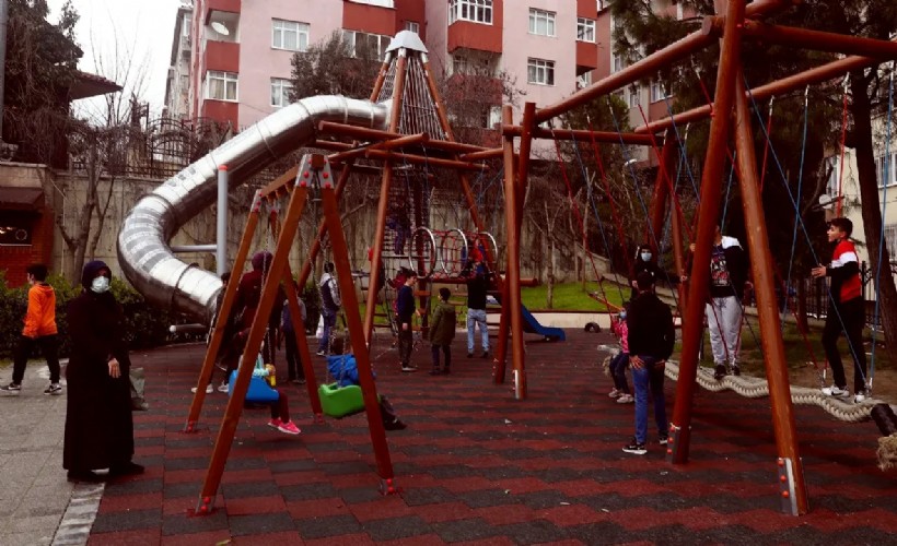 Çocuk parkında dehşet! 4 çocuk elektrik akımına kapıldı