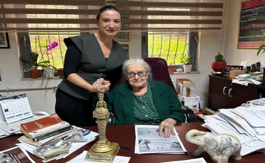 Efes Selçuk Belediyesi'nden Prof. Dr. İoanna Kuçuradi'ye Onur Ödülü