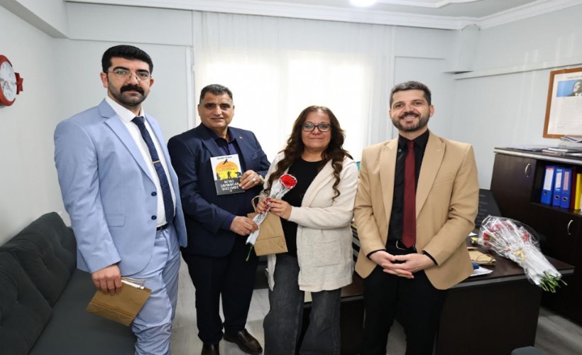 Efes Selçuk Belediyesi’nden öğretmenlere 24 Kasım hediyesi: 'Beyaz Zambaklar Ülkesinde'