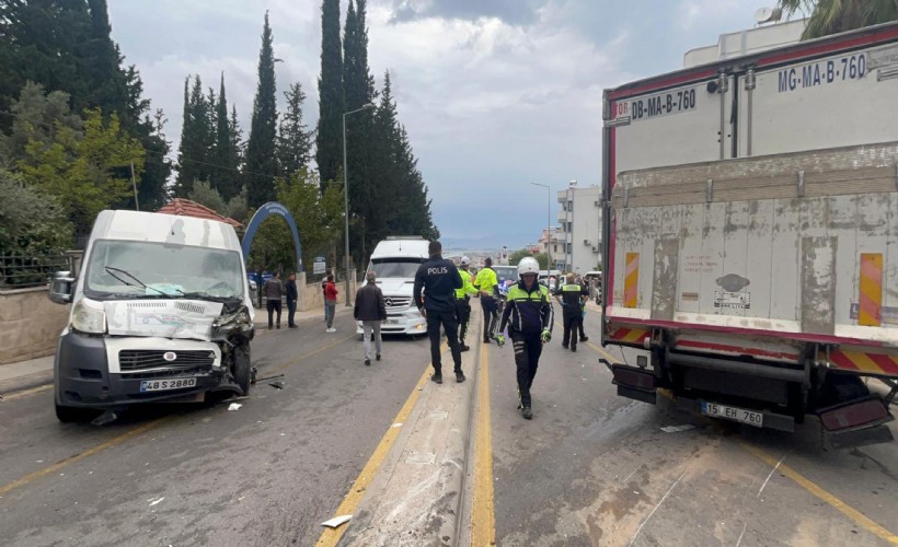 Facia kıl payı atlatıldı! 22'si öğrenci 23 yaralı