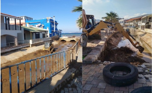 Foça'da rekor yağış sonrası dere temizliği ve alt yapı çalışmaları hız kazandı
