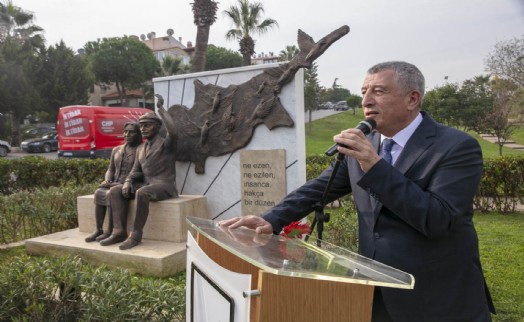 Güzelbahçe Bülent Ecevit'i unutmadı