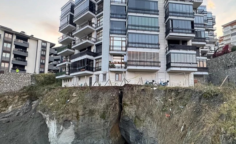 İnşaat alanında toprak kayması! 24 daire boşaltıldı, 70 kişi tahliye edildi