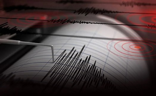 İzmir'de korkutan deprem: Sallandık!