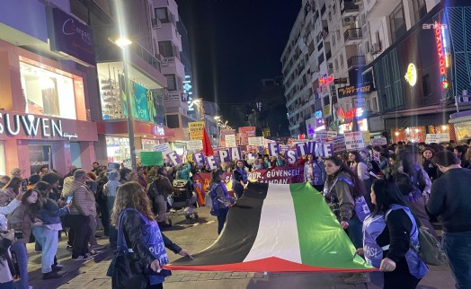 İzmir'de kadınlar sokaklarda: Makbul kadın olmayacağız!