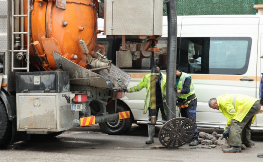 İzmir'de yağış seferberliği: 750 personel, 210 araç ve 24 saat nöbet sistemi