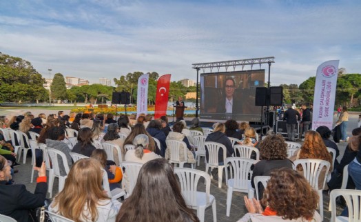 İzmir'den dünyaya, dünyadan İzmir'e: Buradayım, iyiyim