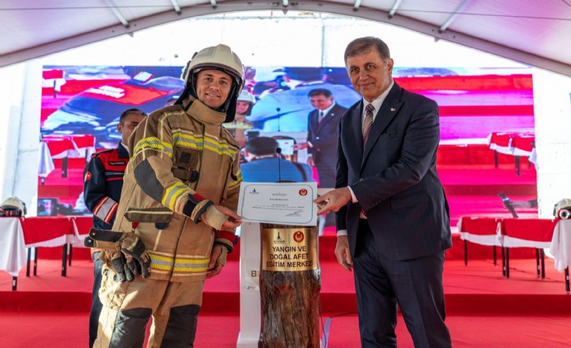 İzmir’in yeni itfaiye memurları göreve hazır!