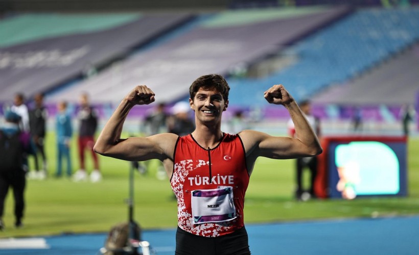 İzmirli Milli Atlet İsmail Nezir’den anlamlı madalya