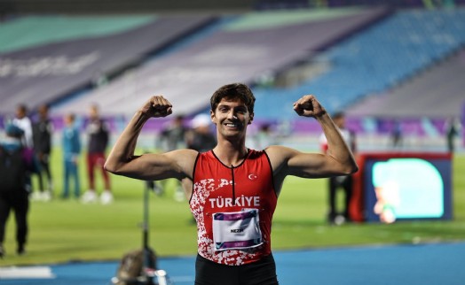 İzmirli Milli Atlet İsmail Nezir'den anlamlı madalya