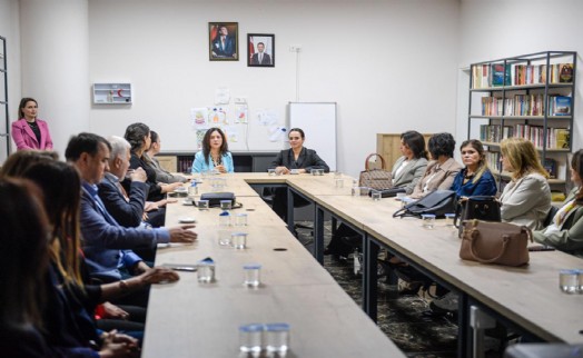 İzmirli başkanların eşleri Bayraklı'da buluştu