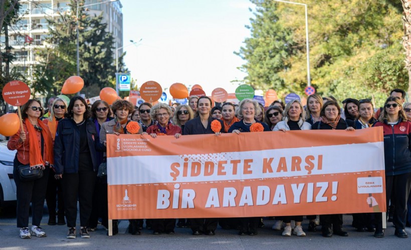 İzmirli kadınlardan 'turuncu' yürüyüş: 'Şiddete karşı tek yürek'