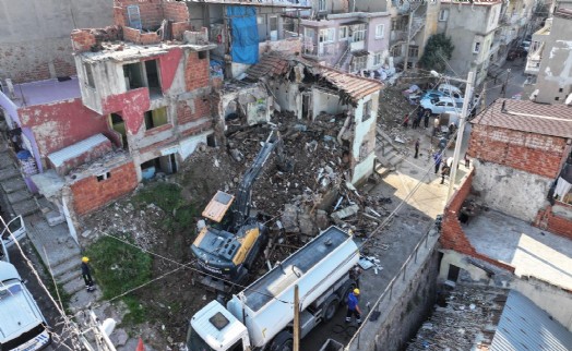 Kadifekale'de yıkımlar sürüyor: Antik Tiyatro görünür hale geliyor