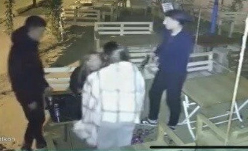 Kafede kız kardeşinin başına tabanca dayayıp, şaka yaptığını öne süren ağabey gözaltında