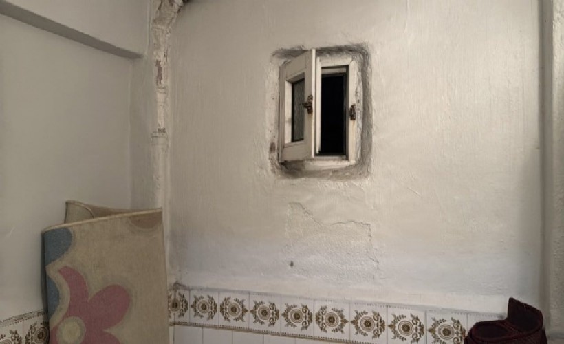 Kan donduran olay! Bebeğini havalandırma boşluğundan aşağı attı