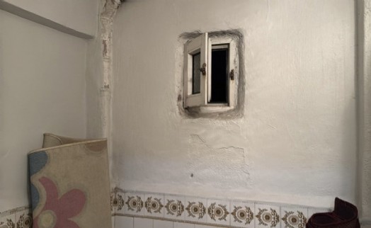 Kan donduran olay! Bebeğini havalandırma boşluğundan aşağı attı