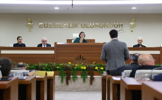 Karabağlar'da Kınay'a art arda sert eleştiriler: 'Çinliler ilçeden ayrılmak isteyen mahalleler için de destek olsun!'