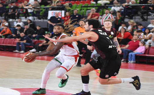 Karşıyaka evinde Manisa Basket'e mağlup oldu!