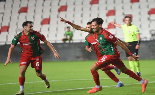 Karşıyaka ile Denizli İdmanyurdu zirve yarışında