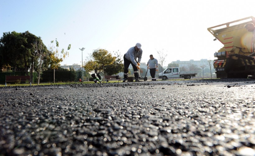 Karşıyaka’da yol bakım çalışmaları hız kesmiyor