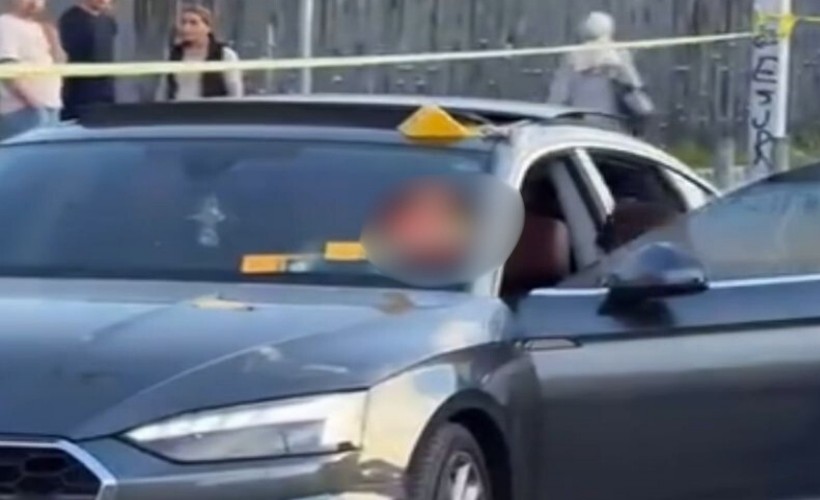 Konak'ta güpegündüz dehşet: Seyir halindeki araca silahlı saldırı!